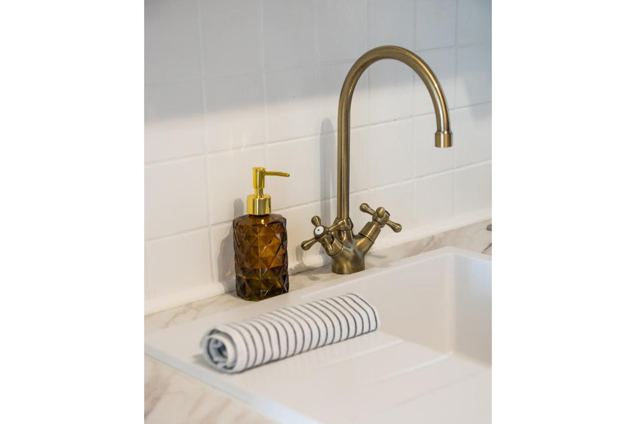 Metro Dworzec Gdanski Elegant Studio Appartement Warschau Buitenkant foto
